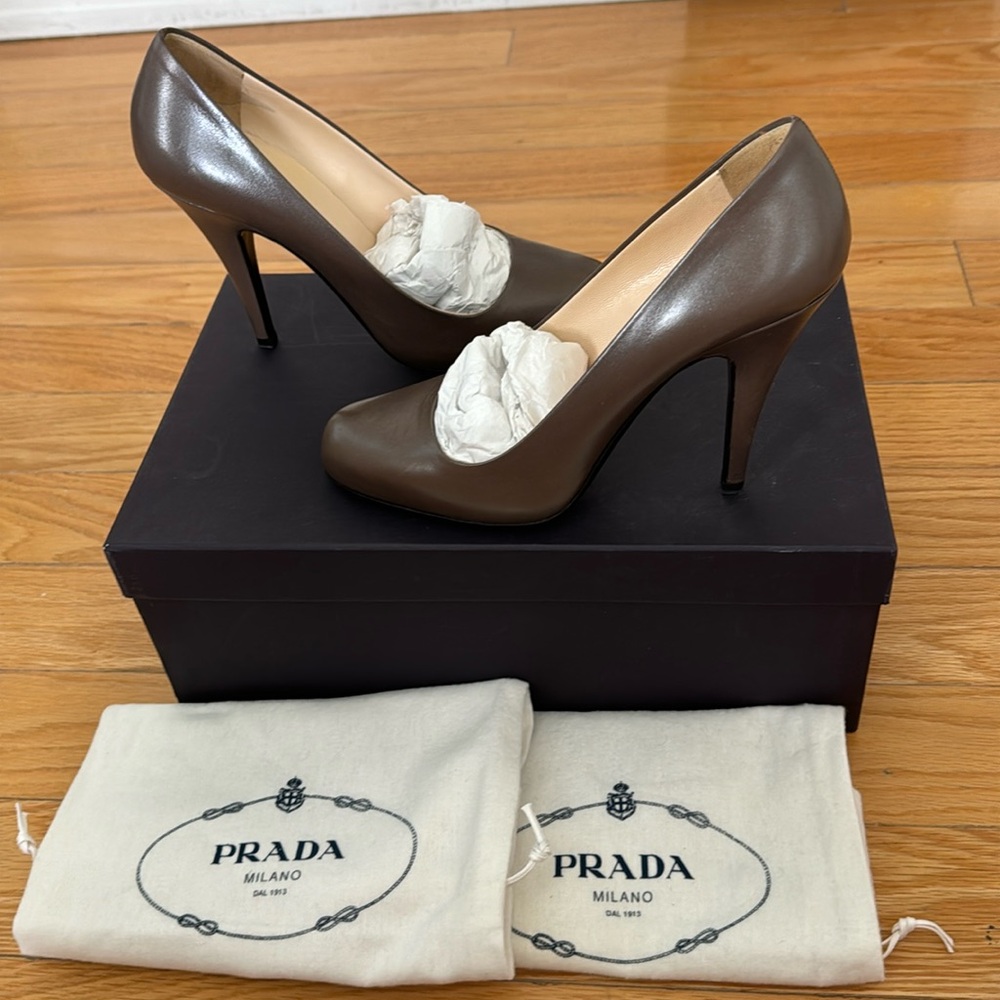 Prada 4” Cafe leather Pumps.37. Made in Italy. Box, dust bags & spare heel lifts